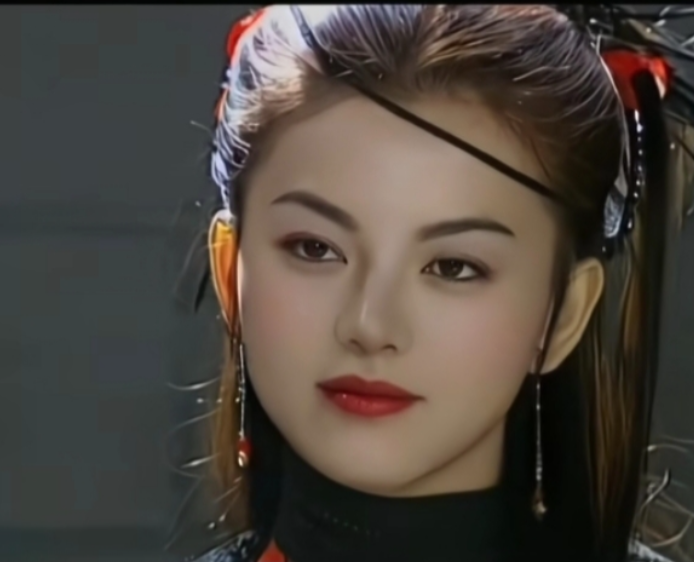 李湘最近连发两条动态，年轻的时候的照片，证明姐虽然胖过，但是没丑过，可以模仿身材