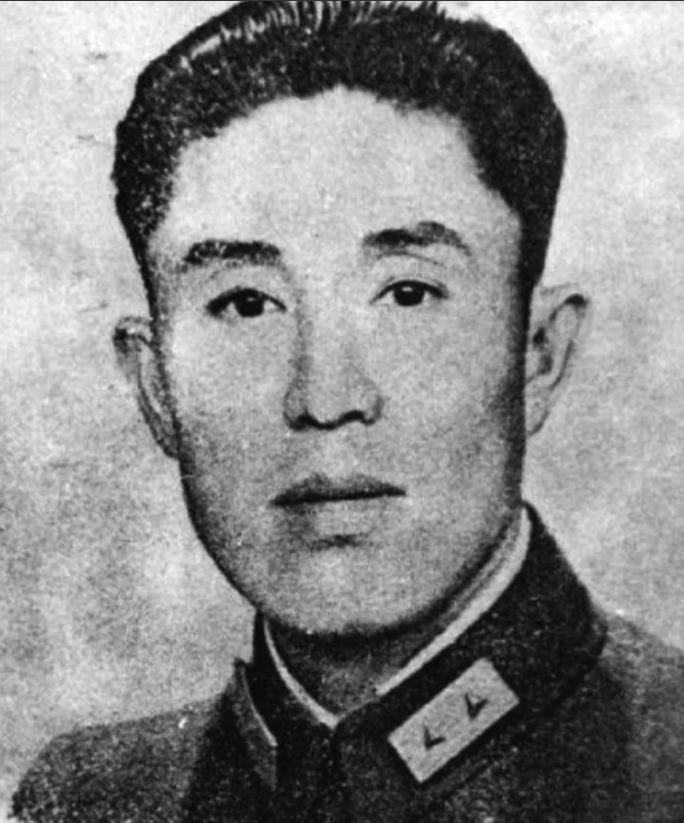 1983年，郑洞国的前妻想复婚，他的子孙都同意，但郑洞国却摇头拒绝：“她来了，我