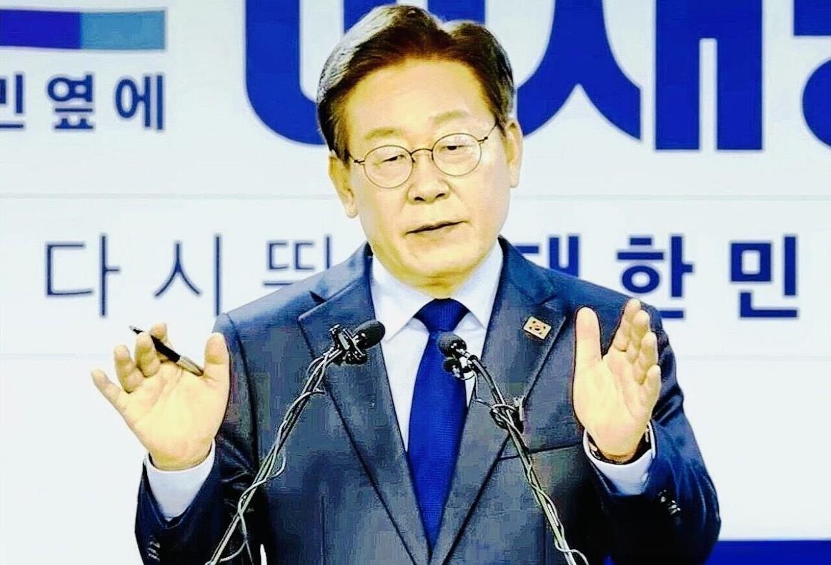 在即将于6月3日举行的韩国总统大选中，共同民主党候选人李在明是热门人选。
   