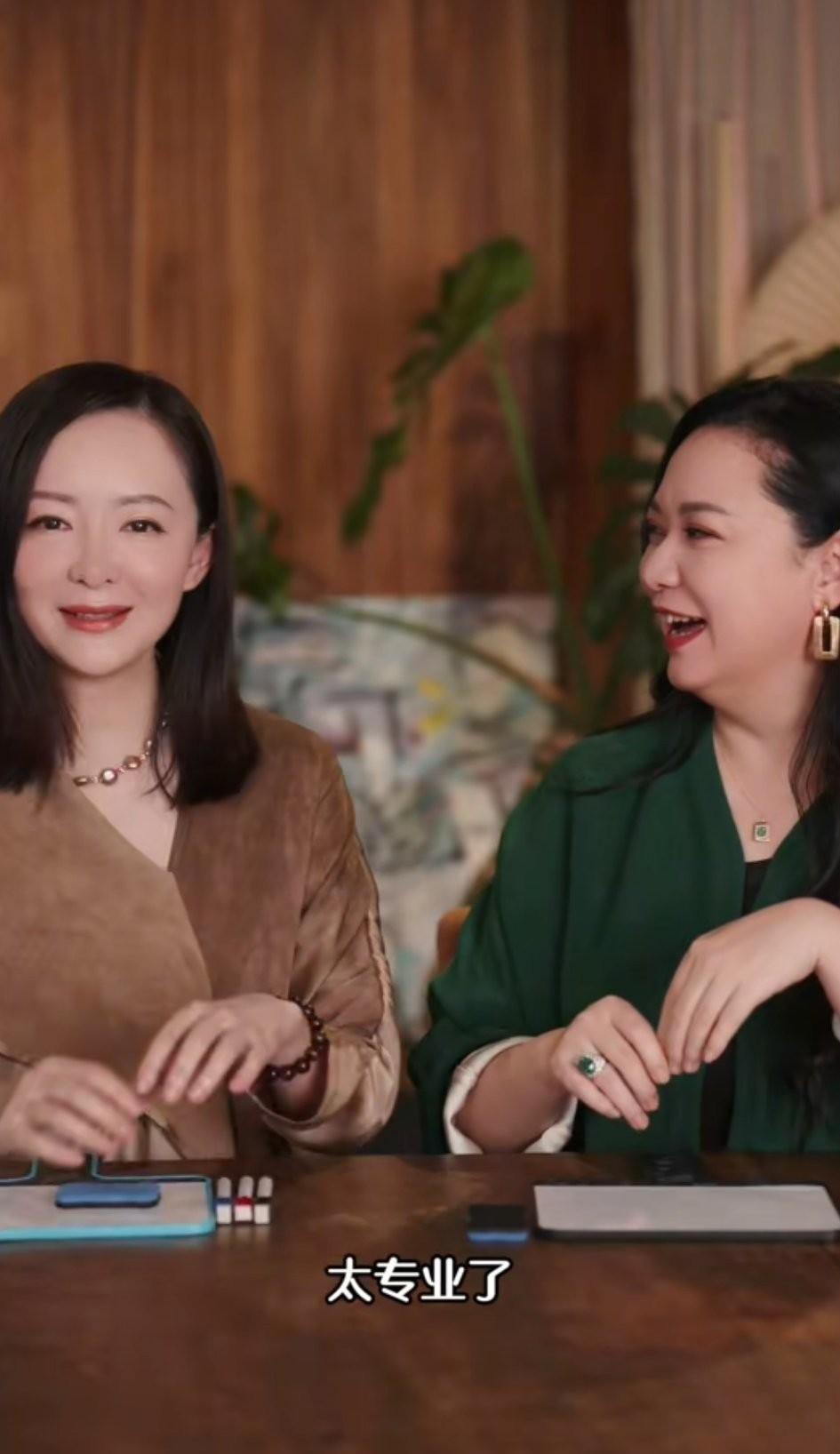 巧的，这对好友演员许榕真和主持人张芳是一对二十年的好闺蜜。她们的老公都是外籍华人