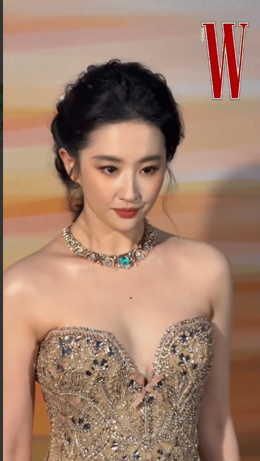 刘亦菲唯一的缺点就是代言什么都会让人记不住，因为都看她脸去了[捂脸][捂脸]
根