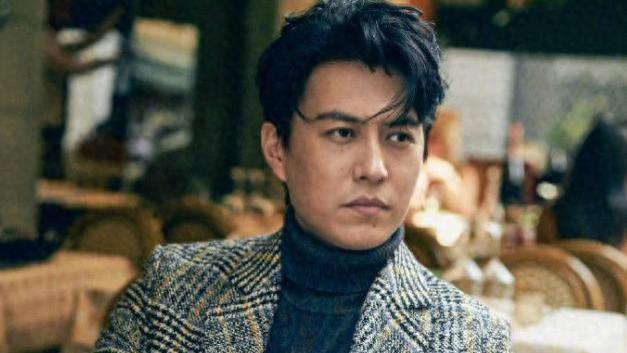 北京这一次，靳东的“江湖地位”展露无遗，他可不止是参加了两会