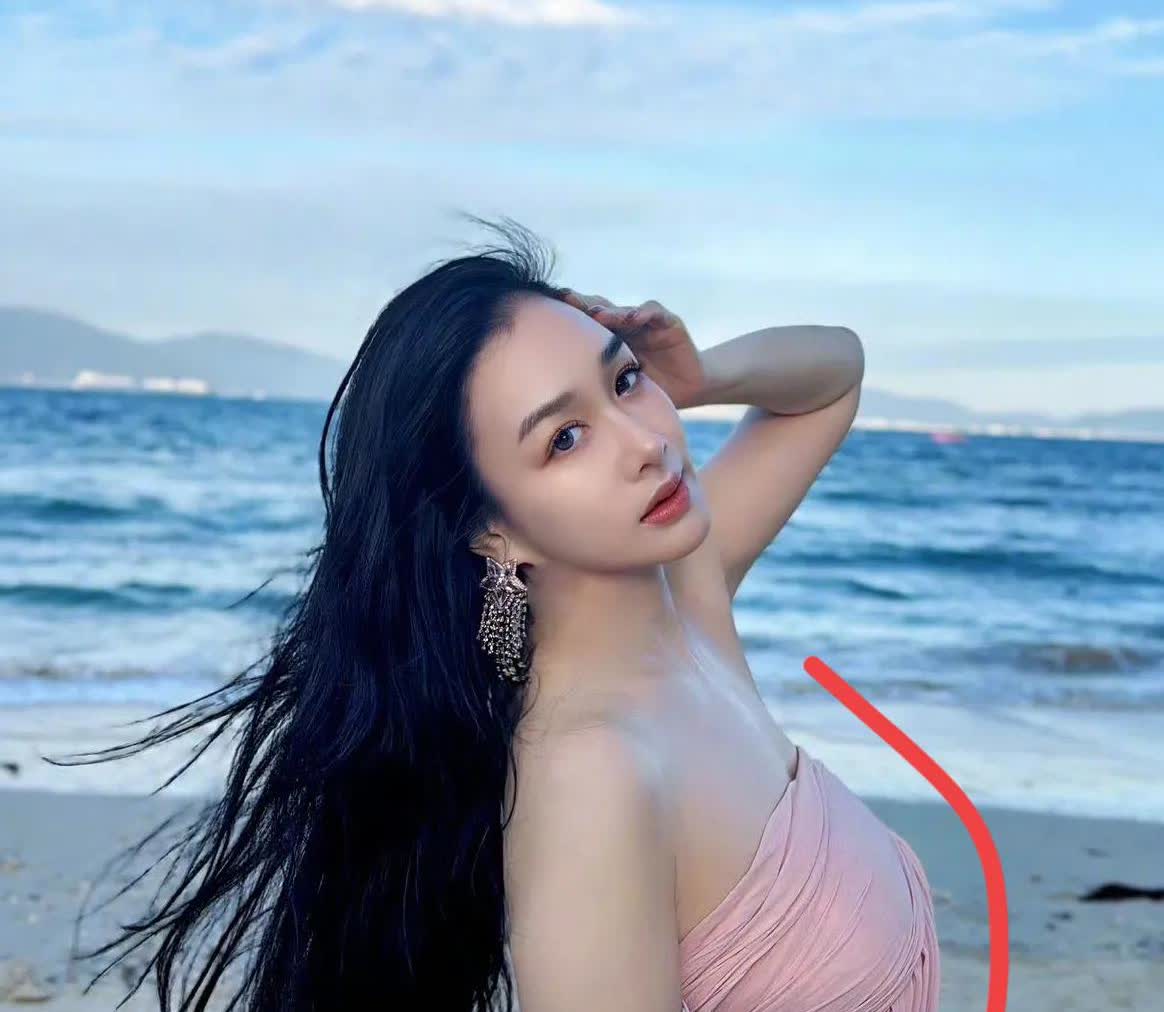 谁有钟丽缇电话，
告诉我一下呗，
我要问问他，她脑子里面到底装了什么？

