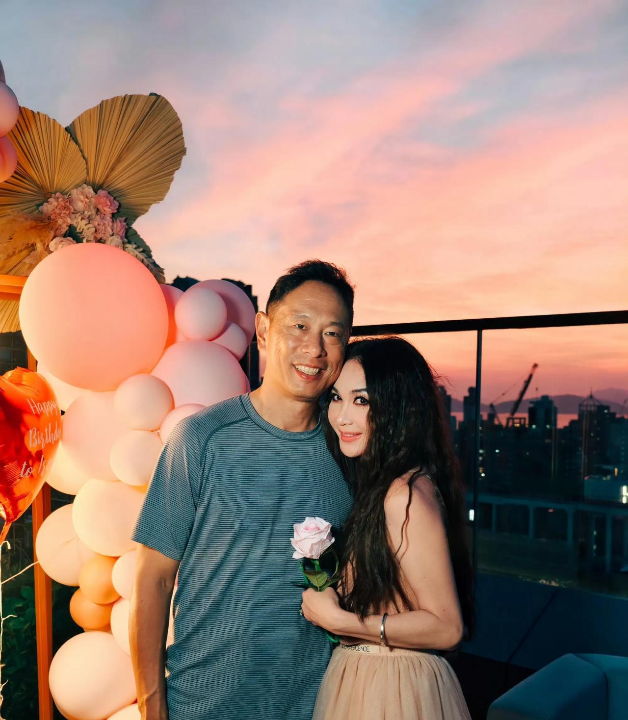 小时候被温碧霞演的妲己吓死了，
一晃温碧霞都59岁了，
还是那么美，嫁的老公也好