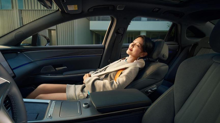 比亚迪汉L：19.48万起的「技术饱和攻击」