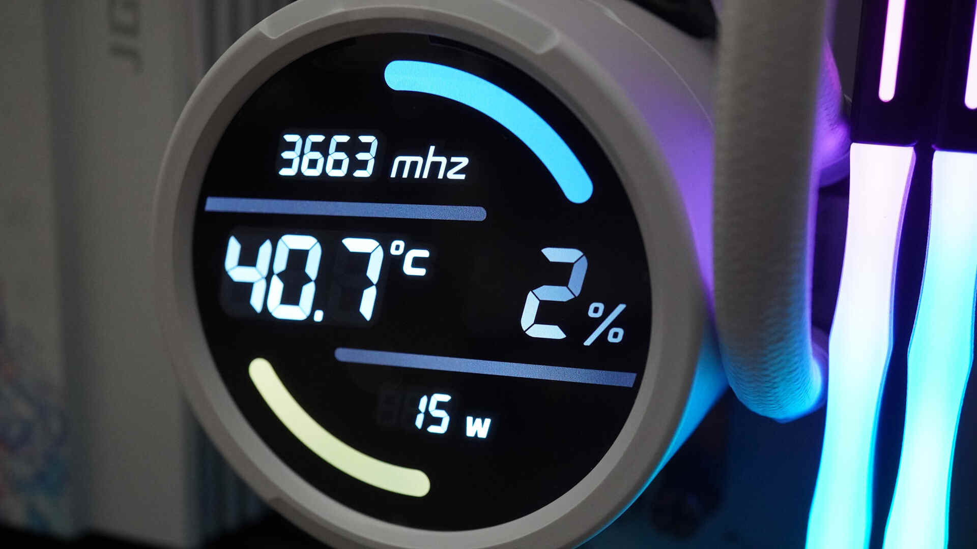 带屏幕的超高性价比水冷 - 银昕E360 PRO