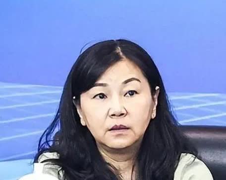 周继红面临严峻的挑战
 周继红离开游泳中心和跳水队三个月，新加坡世锦赛成绩比巴