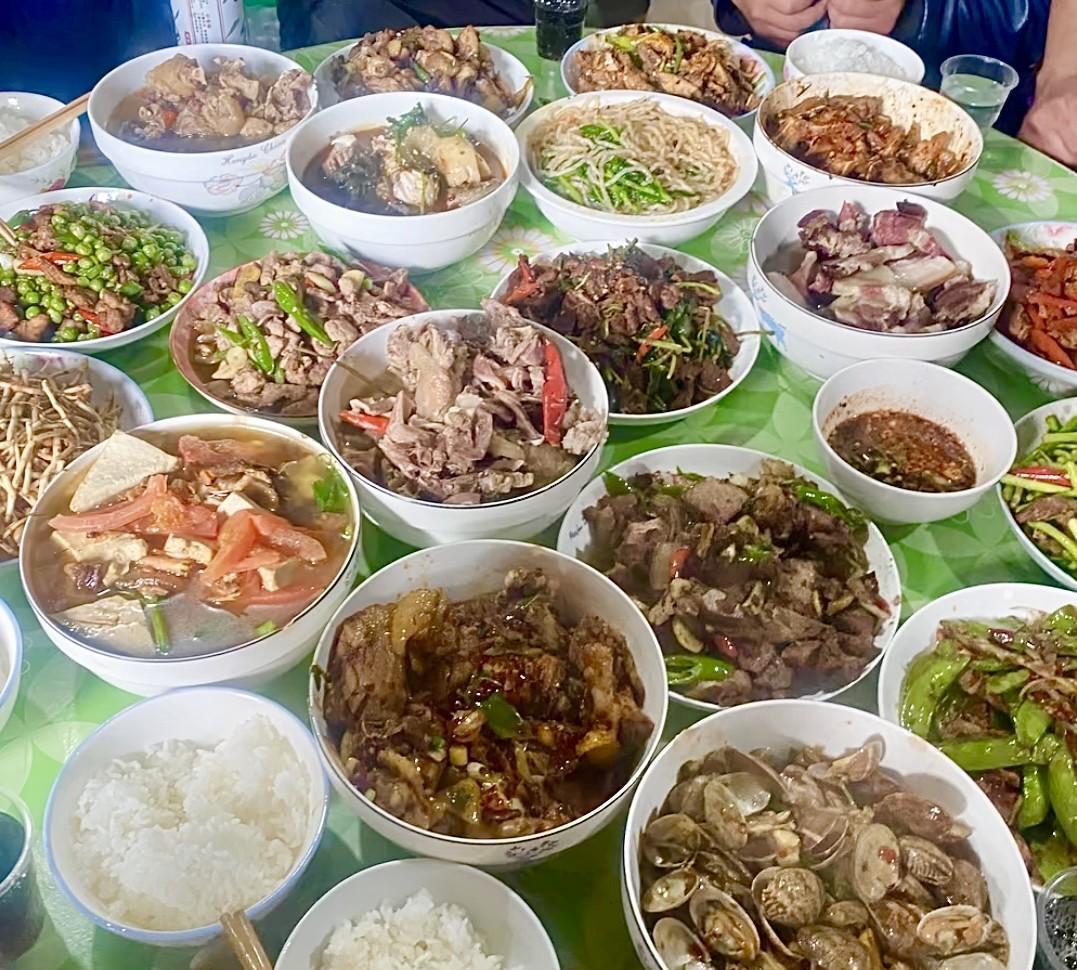 家中有个好婆婆就是好，每天都会吃到不一样的美食！婆婆天不亮就起床做饭，一早就做了