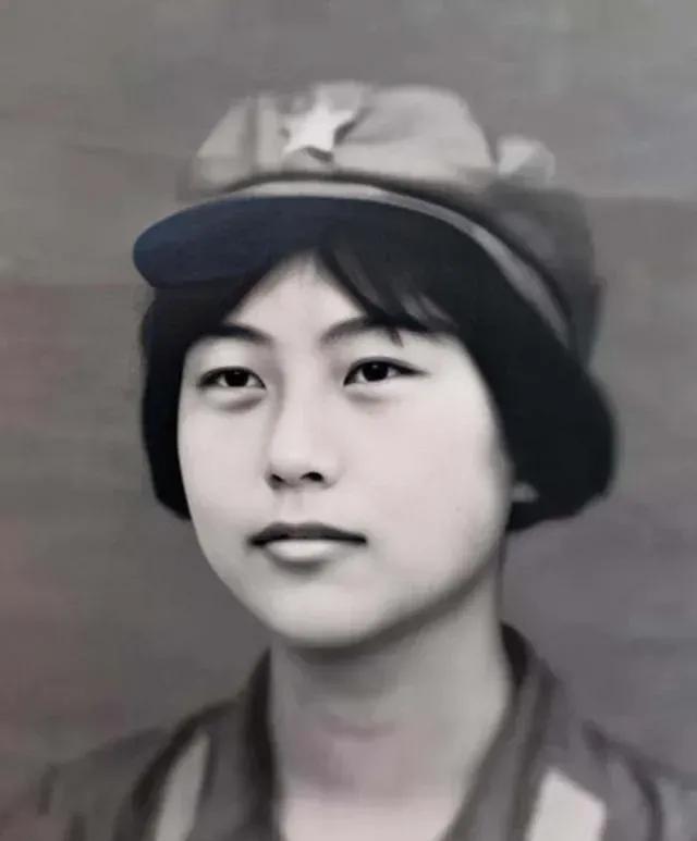 1982年，33岁的刘晓连驾驶着安－2 6运输机，从张家口机场起飞，爬到700米