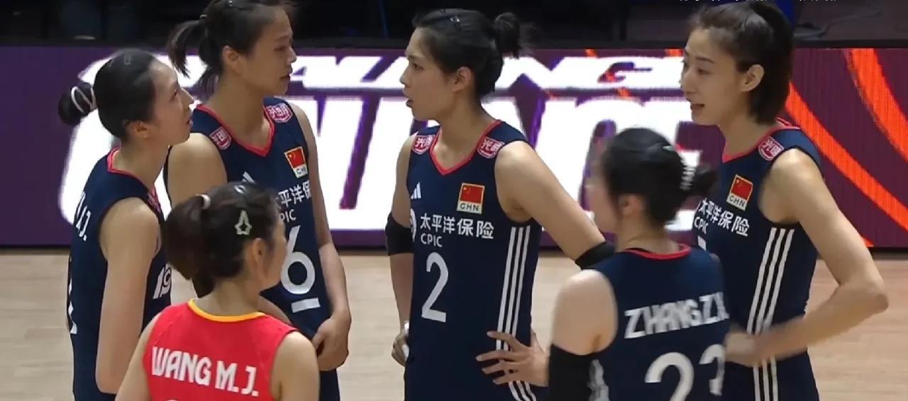 拦网发力！中国女排拿下首局！
      2025世界女排联赛正在激烈的进行当中