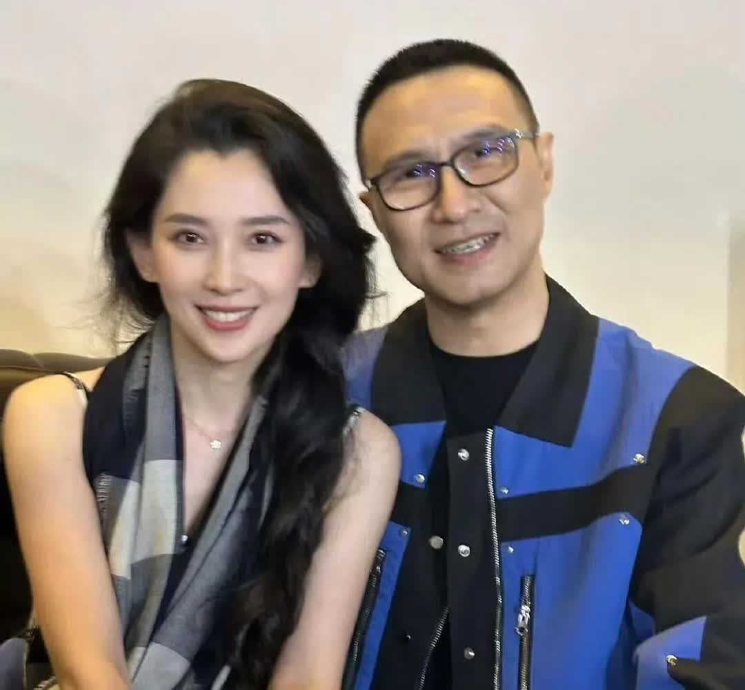 汪峰终于回应绯闻了！

直接甩出和森林北的贴脸合照，一句“我们好着呢”打破所