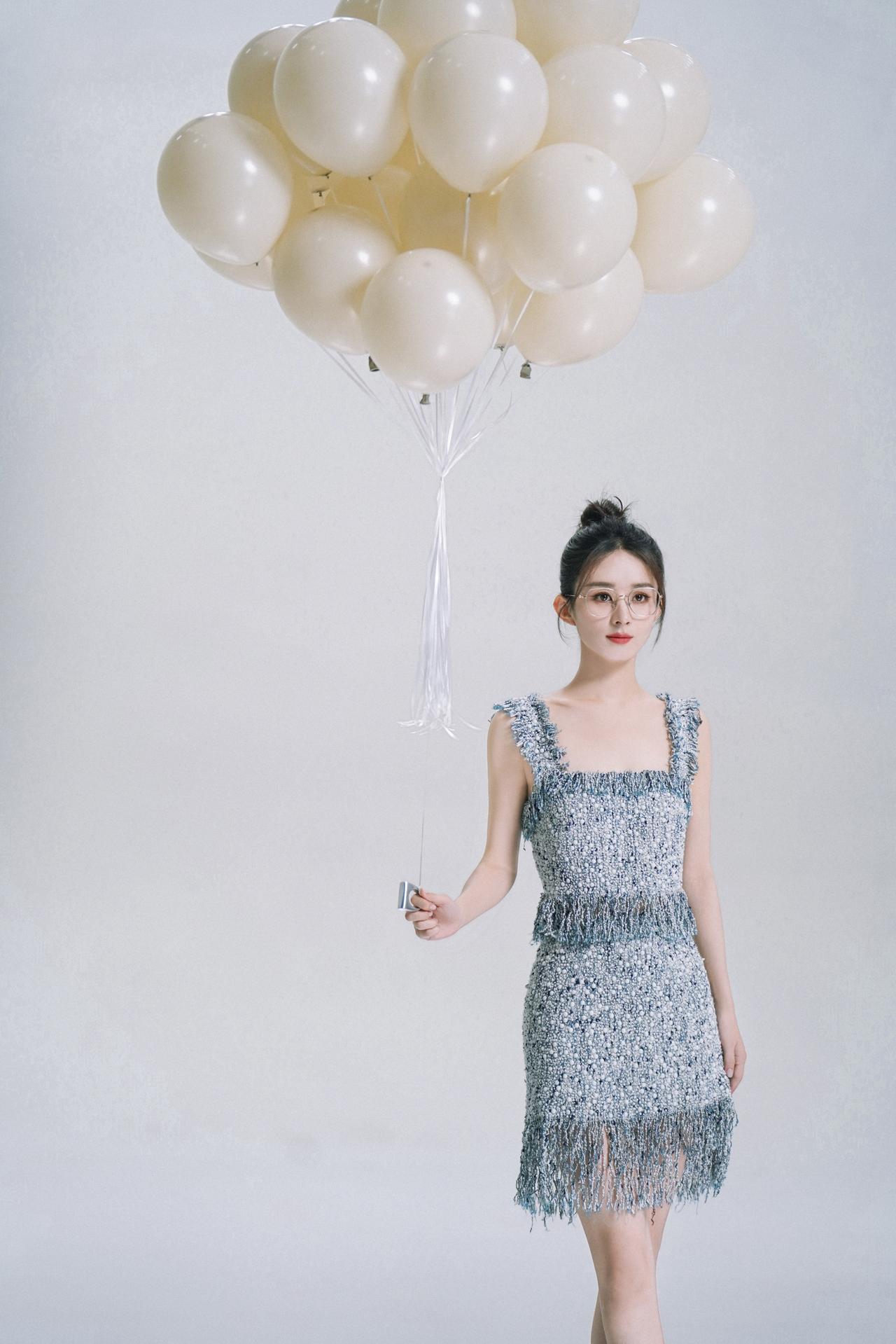 女星赵丽颖！挺美的穿搭，好看！