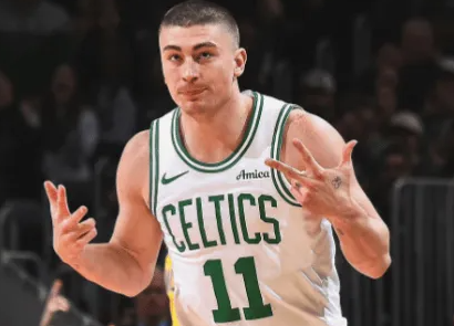 明日，凯尔特人对阵活塞的比赛即将开始。
赛前，凯尔特人更新伤情报告：佩顿-普里查