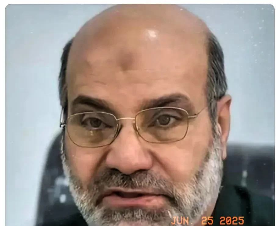 **标题：伊朗警告美国：别动我，后果自负！**











**文章：