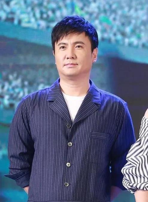 八竿子打不到一块的两个人，怎么可能传出绯闻呢