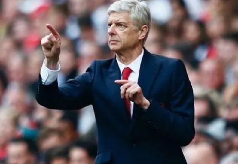 九十年代的意甲，名帅云集，每支球队技战术打法都不同，根据对手每场都有不一样的战术