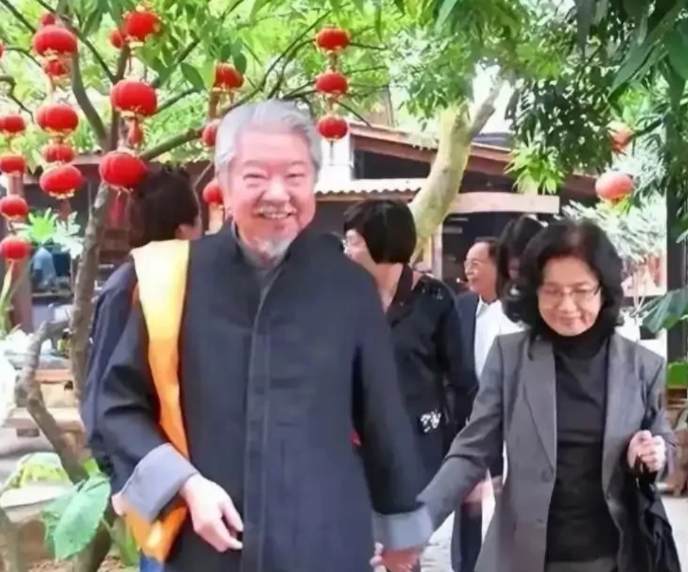 蔡澜的巨额遗产会如何分配？

蔡澜助理杨翱在社交平台公开霸气回应：花尽心思去探听