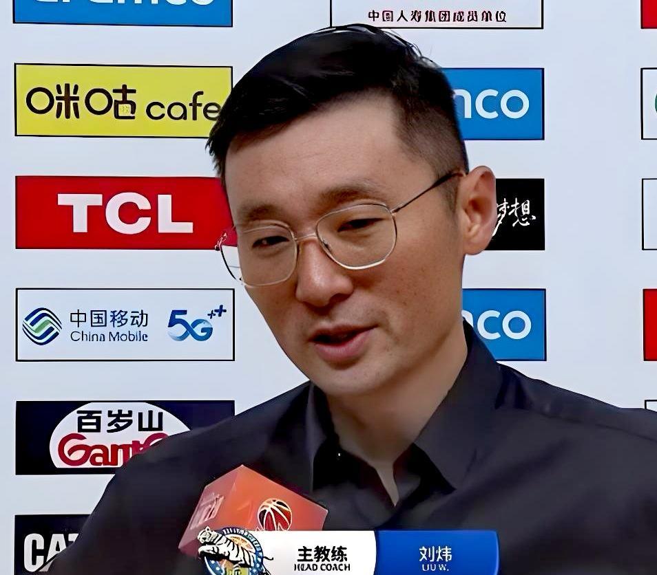新疆队的前景着实不容乐观！
新疆篮球队新赛季几名伤员有望复出，然而球队俱乐部的“