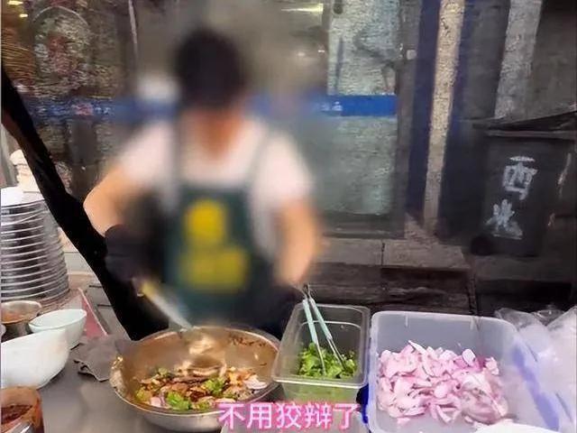 200克砝码显示340克，牛杂大姐：爱告哪儿告哪儿！



哈尔滨道里区夜市，一