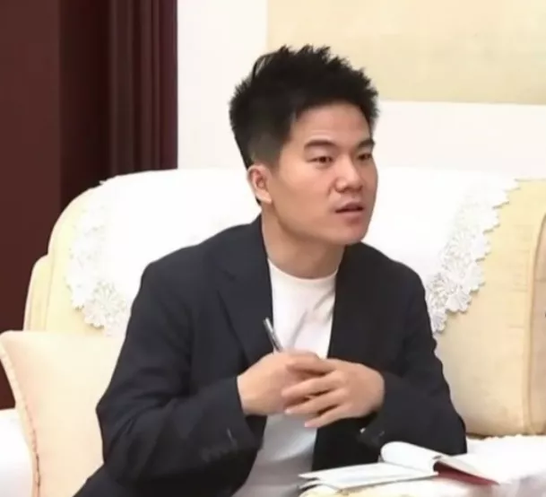 彪哥真的悄悄干大事，要不是上广西电视了，还不知道。
这规格也太高了，非常正式。