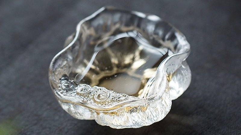 一池清莲映琉璃，一盏心安若莲子