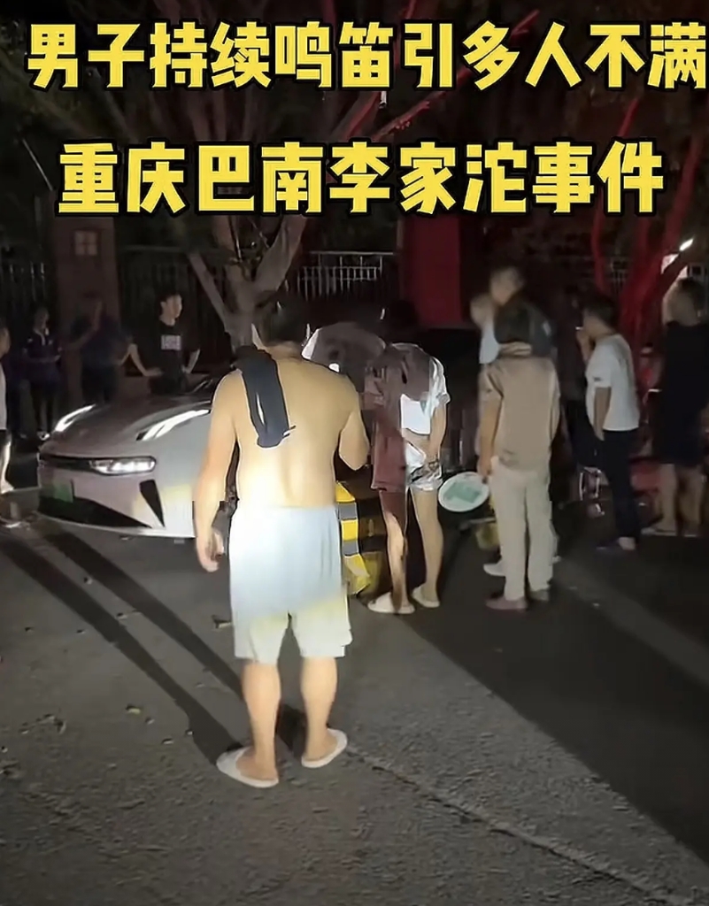 看了重庆路怒撞人事件

感到很可惜，本来堵路货车一行人可以没事的

路堵了，轿车