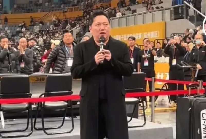 广厦队老板＂楼明＂绝对是人生赢家！
1；浙江广厦队，持股估价17.0亿元；
2；