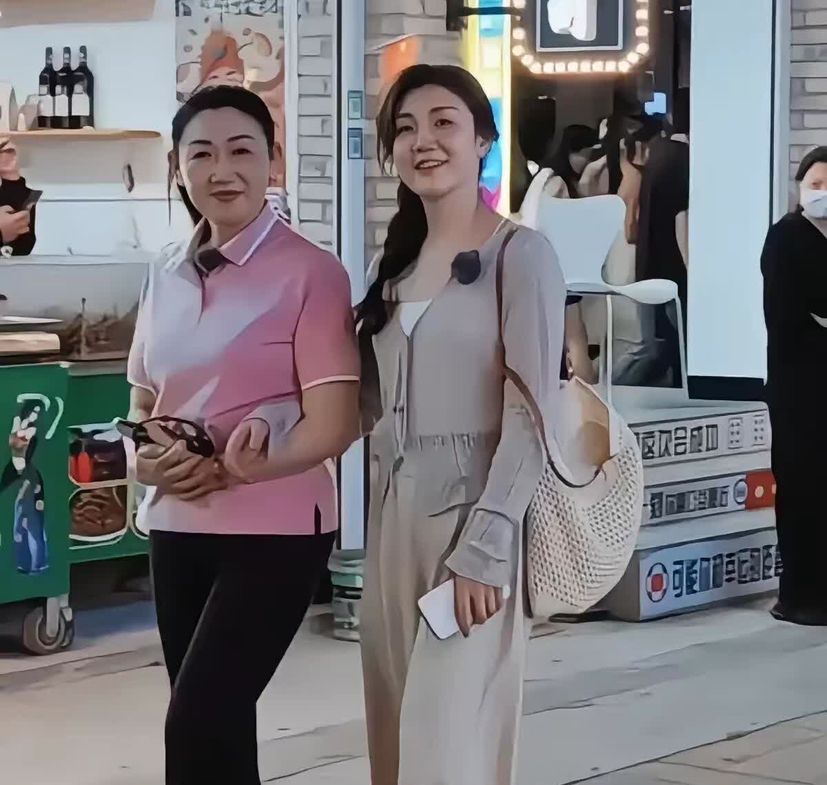 陈梦， 
我越来越不理解了 
她进综艺圈，到底图啥呢？

图出名吧， 
