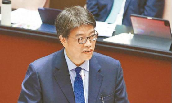 台陆委会再发威胁。台湾《联合报》8月26日报道，台湾陆委会主委邱垂正今天在“立法