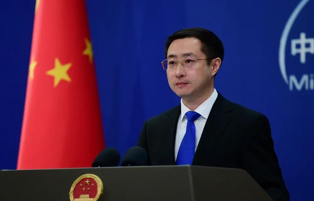 中国制裁美国官员
4月21日下午，中国外交部表示，由于美国部分国会议员、官员以及