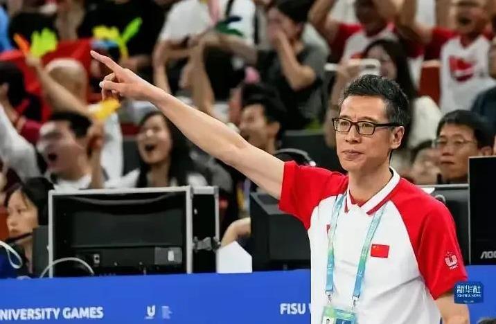 大运会中国女篮81:69击败美国夺冠！论教练的重要性，全场比赛，李笋南教练一直站