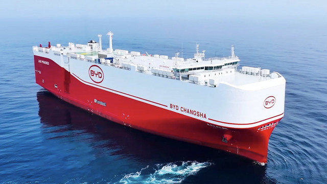 比亚迪交出2025年中国车市亮眼成绩单，书写里程碑式意义