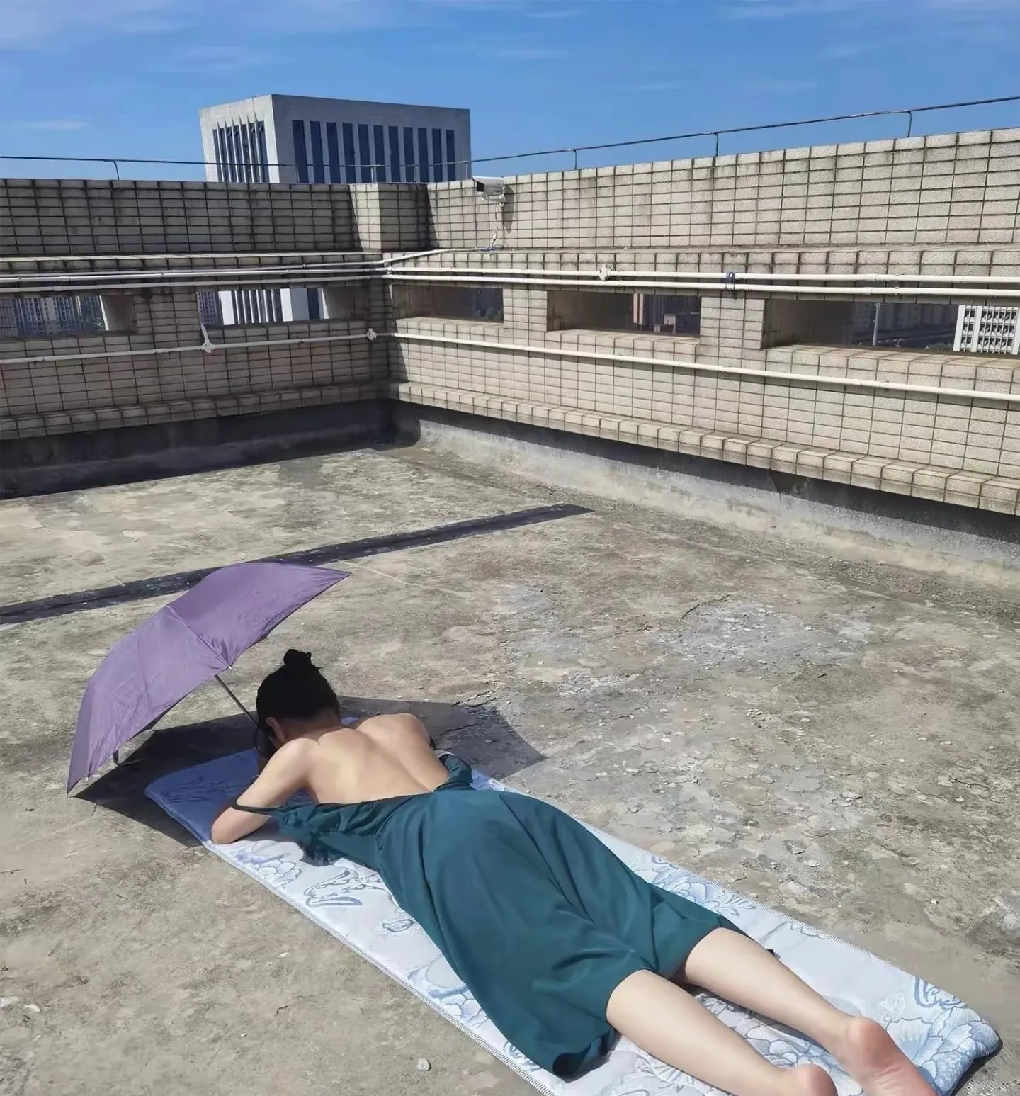 去不了沙滩🏖去屋顶