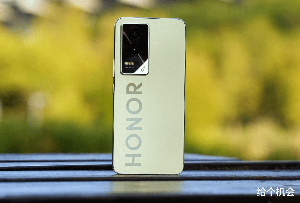 12月别急着换手机，明年中端市场要卷起来了