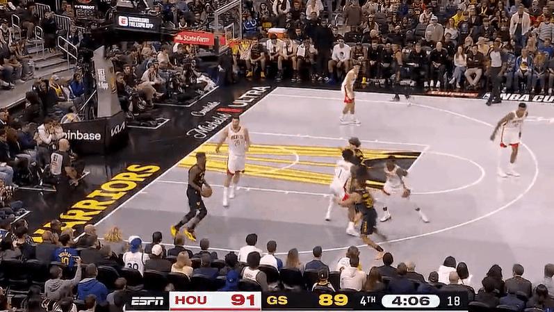 库里接球虚晃起跳被吹走步违例，勇士下半场三分17中1