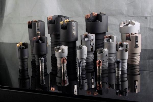 工具所风电领域预埋螺套深孔加工解决方案