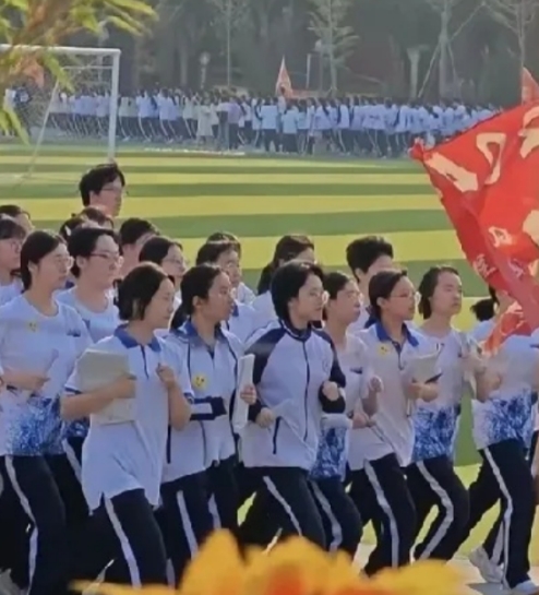 万万没想到
今年高考的最大赢家还得是衡水中学！

在高考期间，只有衡水中学的高三