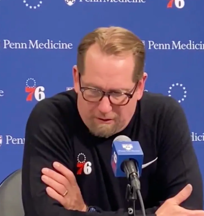 NBA常规赛，骑士击败76人。
赛后76人主帅尼克-纳斯接受了记者采访，谈到了本