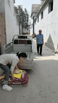 别说博主小心眼，
就是看不惯这种无耻小人！
老爷子做得很棒，
支持他的做法！
她