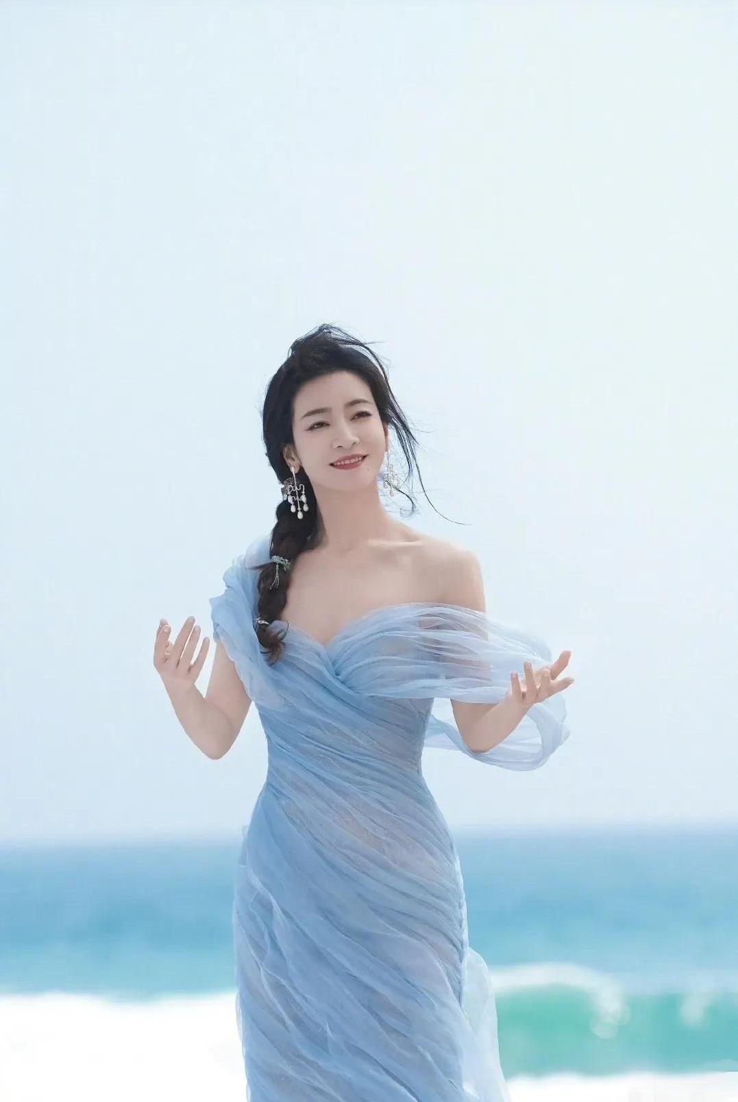 李晟和辣目洋子（李嘉琦）有三个共同之处：
1：都是处女座。
2：都喜欢心理学。