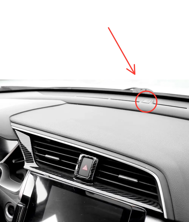 十代思域前挡出风口小盖板掉了
谁知道这个叫什么，今天去洗车掉进中控台里了。
得买