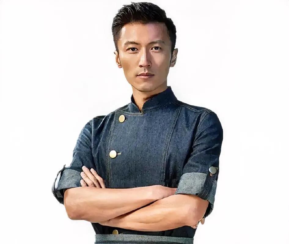 要不然得说是明星效应呢  副业要想红火都向谢霆锋学起来，首先自己创立的品牌质量要