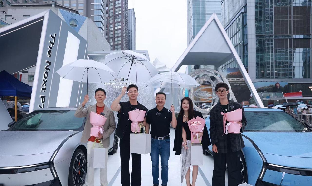 汽车行业开始“卷”老总了！
8月27日，全新小鹏P7正式发布，两天以后，8月29
