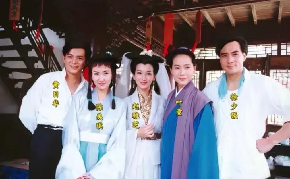 1992年，黄日华和徐少强探班《新白娘子传奇》时，与赵雅芝、叶童、陈美琪三人的合