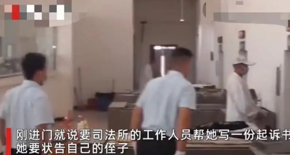 “侄子殴打姑姑？”上海闵行区，一男子父亲因抑郁而自杀，男子为此悲痛不已，不料，在