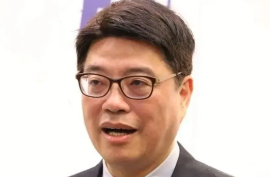 台湾那边的陆委会老大邱垂正最近接受采访时说，因为越来越多台湾人跑到大陆去申请居住
