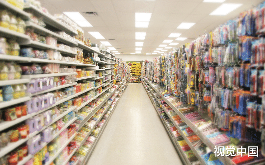 高考早上，载着全班的大巴发生猛烈碰撞，下一秒所有人穿进诡异超市