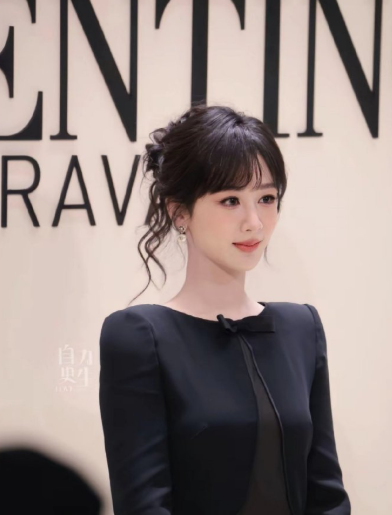 可是杨紫已经很瘦很瘦了…还要减吗？ ​​​