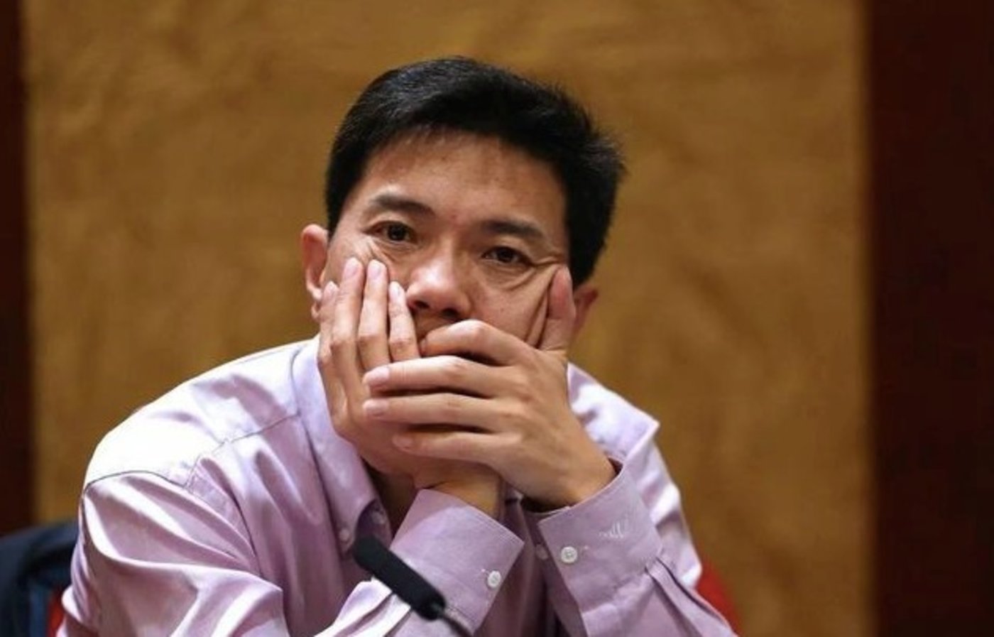#百度高管谢广军回应女儿事件#看李彦宏怎么处理这位公司高管，近年来百度就没有一个
