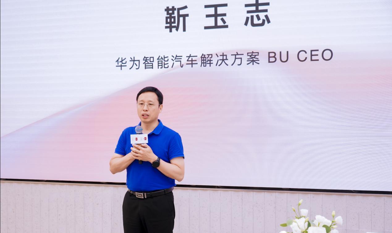 华为这次算是彻底想明白了——终于决定跟随特斯拉的脚步，正式布局 WA（世界模型）